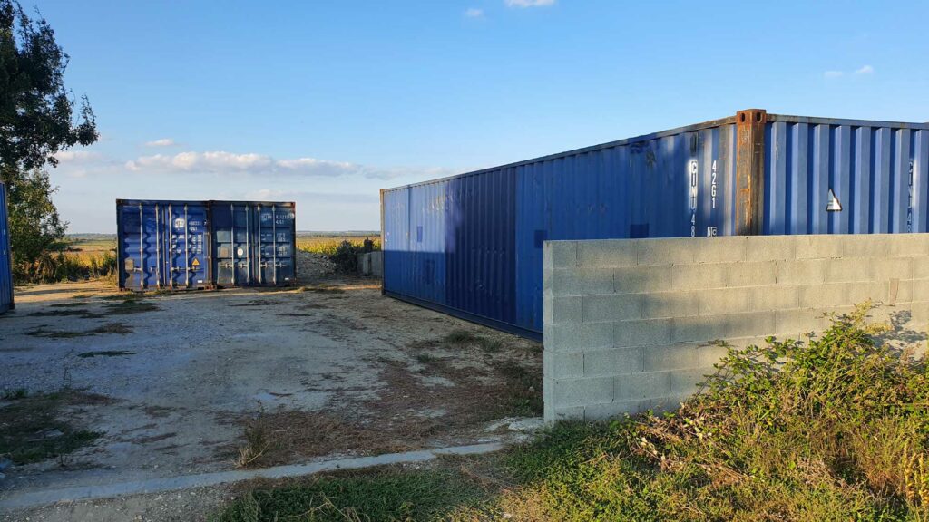 Plusieurs containers de stockage