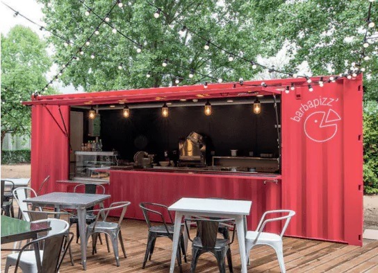 container aménagé en snack bar ouvert pour la restauration événementielle