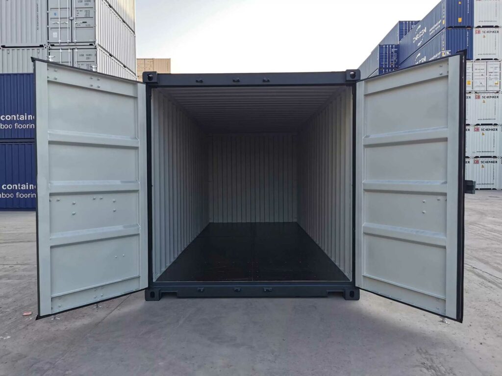 container maritime ouvert portes